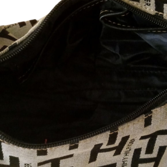 Tommy Hilfiger clutch purse - Picture 3 of 13